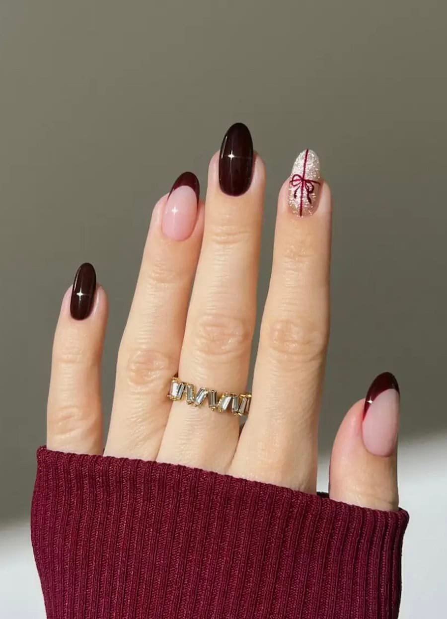 Elegant burgundy and pink nail design
