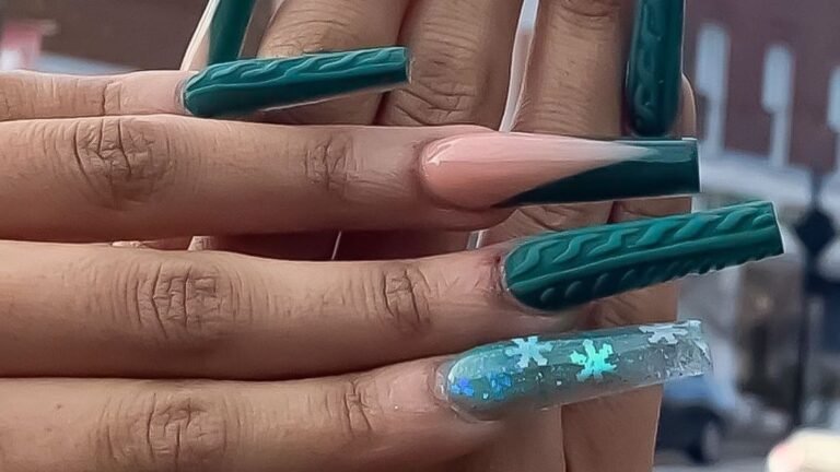 Long green Christmas coffin nails with cable knit texture, glossy tips, and a glitter snowflake accent nail
